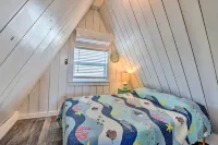 A-Frame Home w/ Deck - 2 Blocks to Surfside Beach! - Wifi