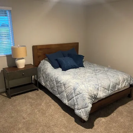Is this Heaven? No It’s Iowa!4-bedroom home on pond in welcoming Ankeny w/Wifi