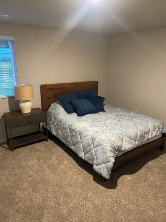 Is this Heaven? No It’s Iowa!4-bedroom home on pond in welcoming Ankeny w/Wifi