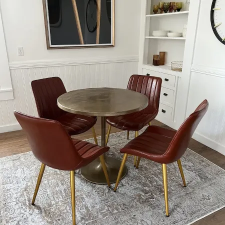 Right in the heart of Healdsburg lies this charming two-bedroom house