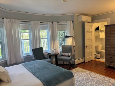 The Harbor Inn