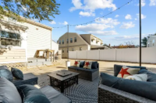 Cozy 3BD Beachfront - Foosball & Yard Games w/ BBQ