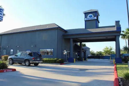 Sapphire Inn & Suites