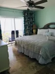 Escape to Paradise – Beautiful & Budget-Friendly Condo!