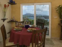 COUPLES RETREAT, HUGE OCEAN VIEWS, FREE KAYAKS & PADDLE BOARDS Hotels in Coral Bay