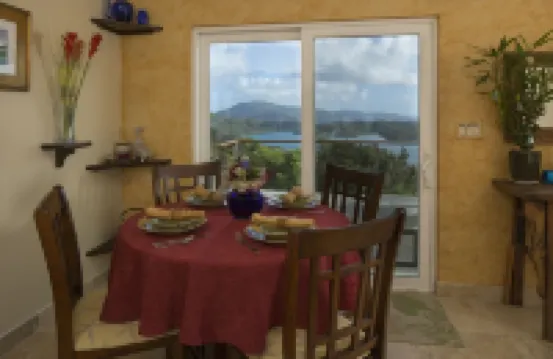 COUPLES RETREAT, HUGE OCEAN VIEWS, FREE KAYAKS & PADDLE BOARDS