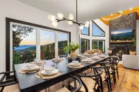 Huge Valley Views . Hgtv Design . Hot Tub . Theater . Sauna . Rec Room . Arcades