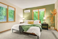 Newly Rebuilt Home - Hot Tub - Sauna - Sleeps 14