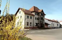 Bürgerhaus Zum Paradies - Pension فنادق في Meiningen