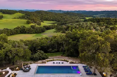 Rancho Robles by Avantstay Vineyard Villa w/ Views, Pool & Privacy