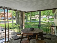 Cozy family cottage w/ fireplace, near lake and national forest. Hotels in Mountain