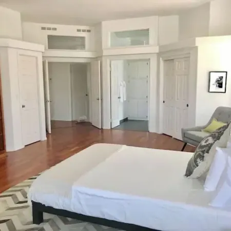 Bright, Spacious and sparkling clean 3 bed 2 bath