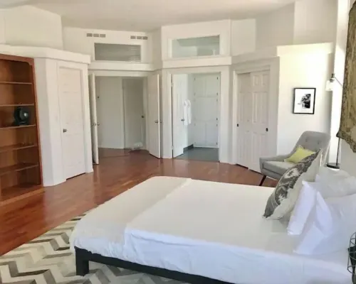 Bright, Spacious and sparkling clean 3 bed 2 bath Hotels in Lone Pine