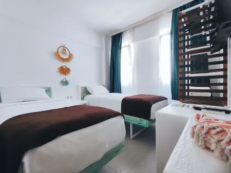 Umayra Otel Отели в г. Torba