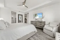 Steps to Beach w View Pool Tennis Luxe Top-Floor Sea la VIE by AvantStay