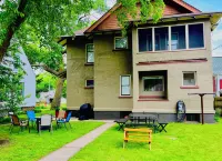 Charming 4 Bed Home 1/2 block from Ludington Park and 1 hour from Pictured Rocks