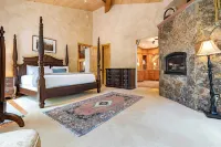 Cherry Ridge by AvantStay Incredible Mountain Mansion w Game Room Hot Tub Views Hotels in 