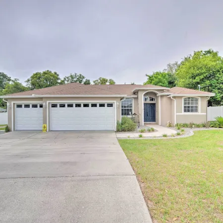 Airy Crystal River Retreat w/ Backyard Oasis!