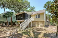 Cool kids Loft!! - Walk or Ride to the beach - Bikes and Amenity Cards included!