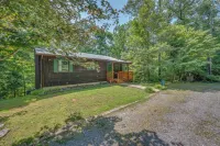 Peaceful 3 Bedroom Family Mountain Getaway in the Trees!