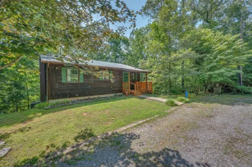 Peaceful 3 Bedroom Family Mountain Getaway in the Trees!