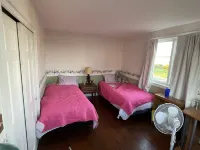 Little Compton: Sweeping ocean view, 5min walk 2 beach, big yard w/ patio, 4 BRs