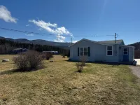 Cozy Mountainview Bungalow. French Fishing Village. Whale Watching tours. Hotels in Inverness County