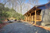 Blowing Rock Escape w/ Covered Deck & Fire Pit - 3-Star