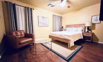 Charming 3-bedroom townhome, BMT Lackland, near SeaWorld, & 15mins to Downtown Hôtels à proximité de : USAF Airman Heritage Training Complex, JBSA-Lackland, TX