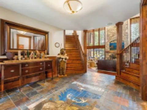 Cdas Finest Secluded Waterfront Estate 7000 Sq ft 5 Forested Acres-Close to Town ポスト・フォールズのホテル