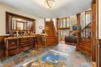 Cdas Finest Secluded Waterfront Estate 7000 Sq ft 5 Forested Acres-Close to Town Hotels in Post Falls