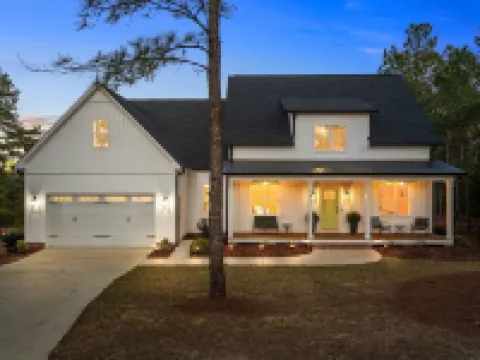 6Br w/ Golf Sim Putting Green Hot Tub Sauna Games Hotels in Pinehurst