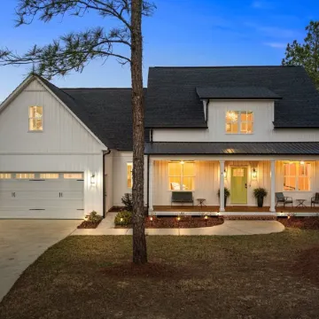 6Br w/ Golf Sim Putting Green Hot Tub Sauna Games