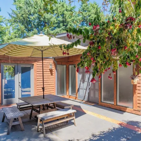 Private Beach in Little Norway, Hot Tub, 4000 sqft and more!