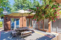 Private Beach in Little Norway, Hot Tub, 4000 sqft and more!