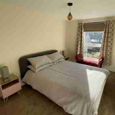 Riverside Garden Apartment with lovely River Tay views and parking Rooms