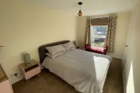 Riverside Garden Apartment with lovely River Tay views and parking