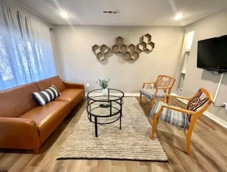 Stylish, modern, REMODELED : Central Location Отели в г. Роджерс