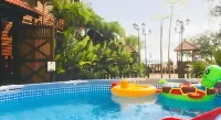 Kampong Pinang Sebatang Beach Resort