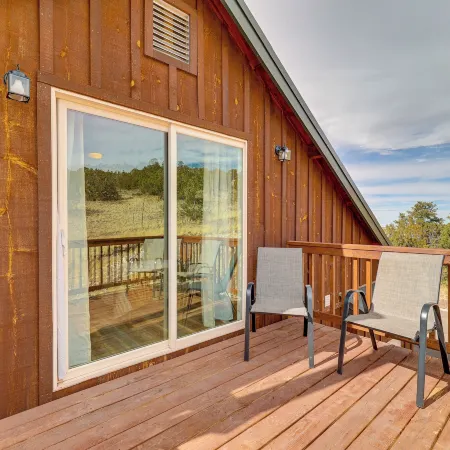 3 Mi to Trails: Secluded Eagar Cabin w/ Mtn Views!