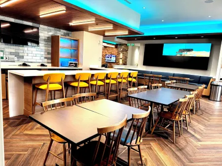 Fairfield Inn & Suites Newmarket Отели рядом с достопримечательностью «Орора Коммьюнити Арборетум»