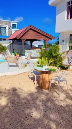 Cocoon Paradise Отели в г. Альбьон