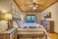 NEW! - Fish the CREEK/Mountain VIEWS/mini-GOLF/hot tub/3 acres/Dog friendly