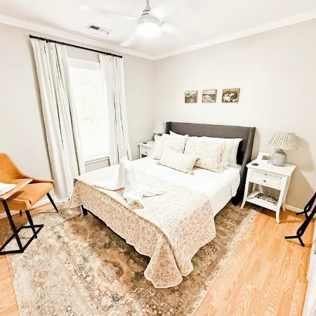 Curated Duke Retreat • Minutes to Dpac, Downtown • Espresso, Eco+, Fire Pit