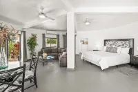 Poseidons Cove Private  Home  Pool Hot tub, outdoor kitchen and bar, Los Cabo Hotels near Isis Healing House Alternative Therapies & seven Zenses Cabo Spa