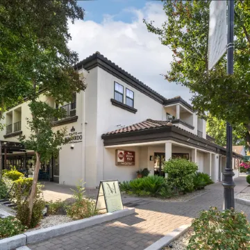 Best Western Plus Palm Court Hotel