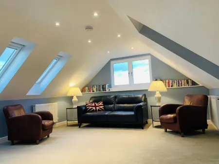 Magog View peaceful top floor barn conversion in South Cambridge Отели рядом с достопримечательностью «TWI Ltd»