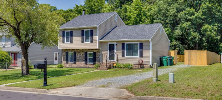 Modern Richmond Home w/ Deck, Close to Downtown! Ξενοδοχεία στην πόλη Varina