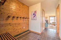 ⛷ 1BR Ski-Home Condo. Pool/Hot Tub/Sauna. Short walk 2 lifts, golf, hikes.