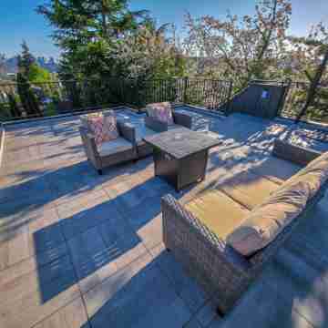 Modern 2-Bedroom 2-Bath Home with Stunning Views Others